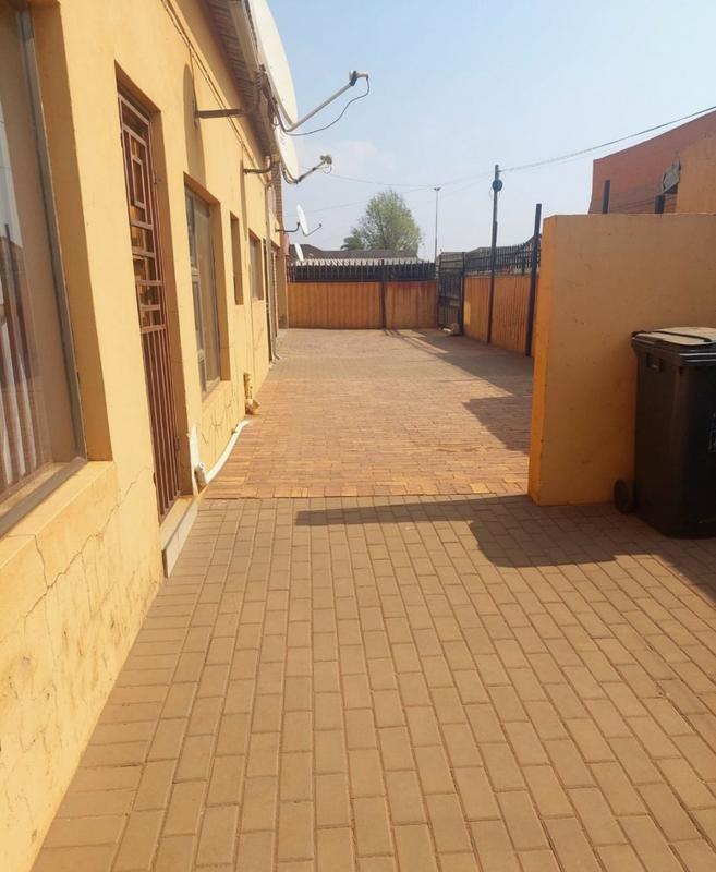 To Let 2 Bedroom Property for Rent in Roodekop Gauteng