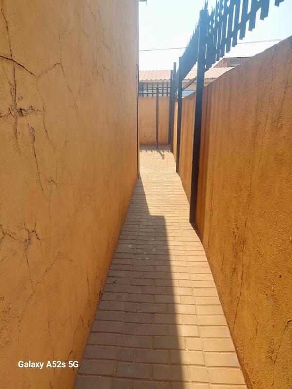 To Let 2 Bedroom Property for Rent in Roodekop Gauteng