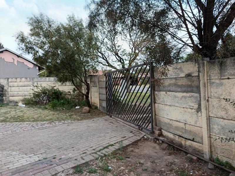 To Let 3 Bedroom Property for Rent in Crystal Park Gauteng