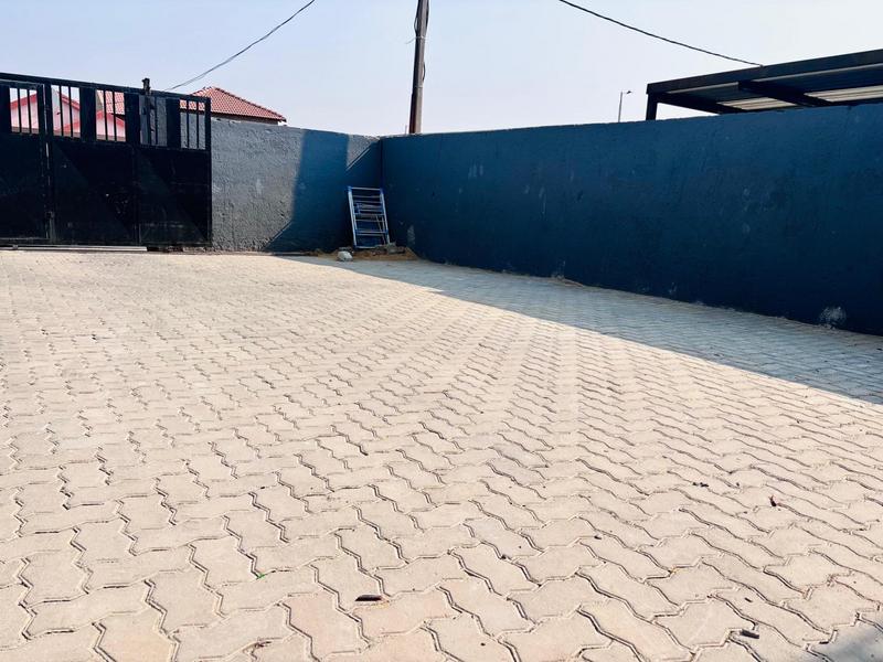 To Let 2 Bedroom Property for Rent in Fleurhof Gauteng