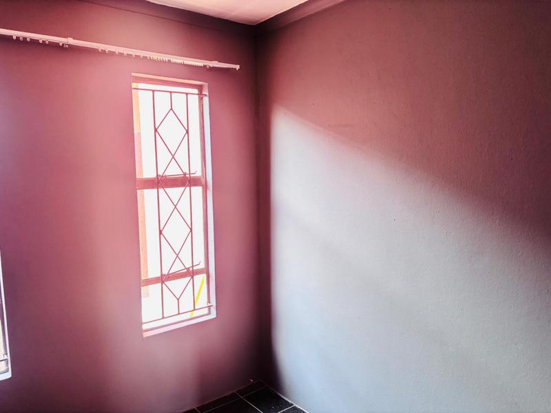 To Let 2 Bedroom Property for Rent in Fleurhof Gauteng