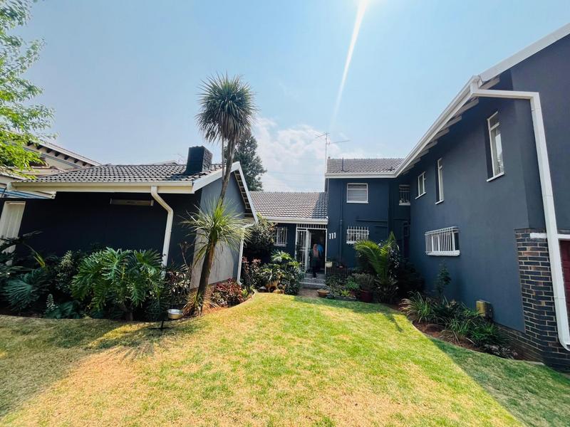 4 Bedroom Property for Sale in Mondeor Gauteng