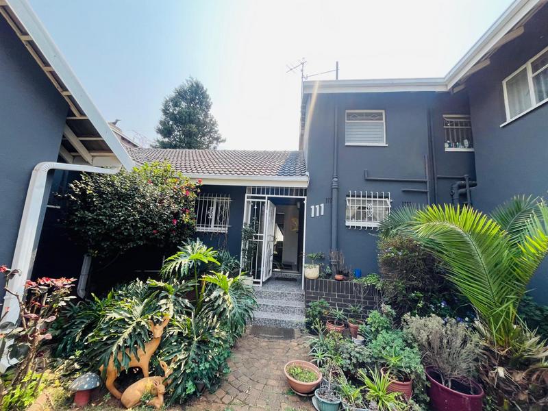 4 Bedroom Property for Sale in Mondeor Gauteng