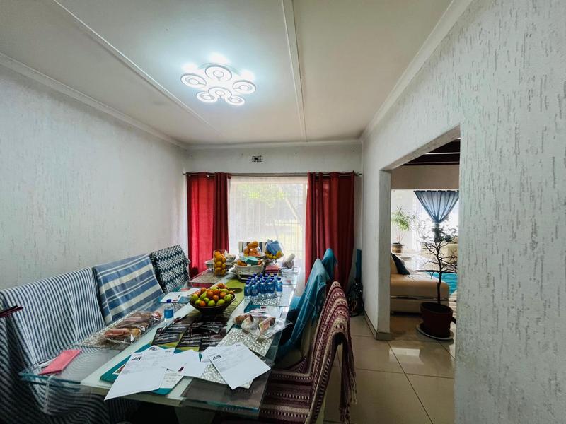 4 Bedroom Property for Sale in Mondeor Gauteng