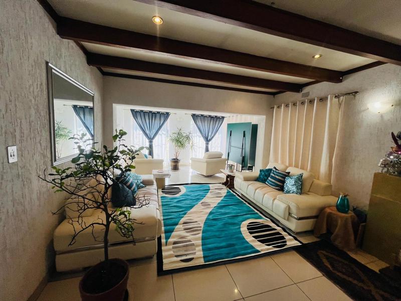 4 Bedroom Property for Sale in Mondeor Gauteng