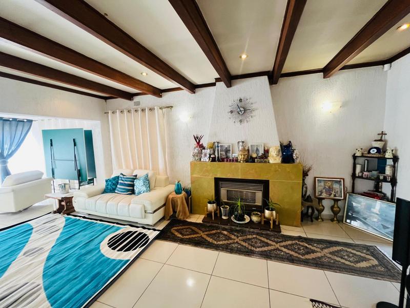 4 Bedroom Property for Sale in Mondeor Gauteng