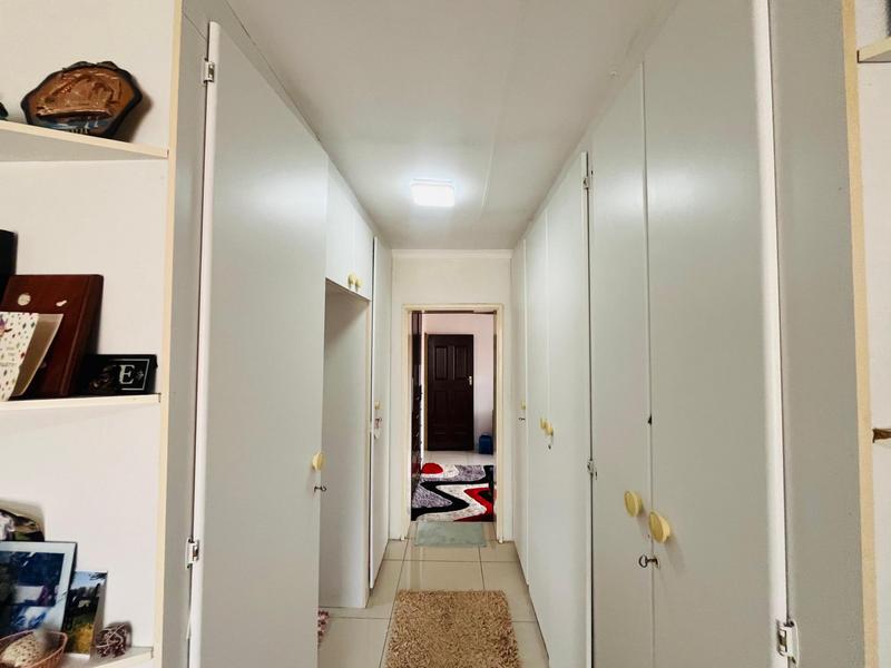4 Bedroom Property for Sale in Mondeor Gauteng