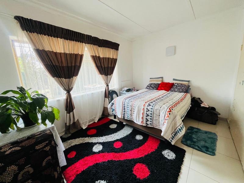 4 Bedroom Property for Sale in Mondeor Gauteng