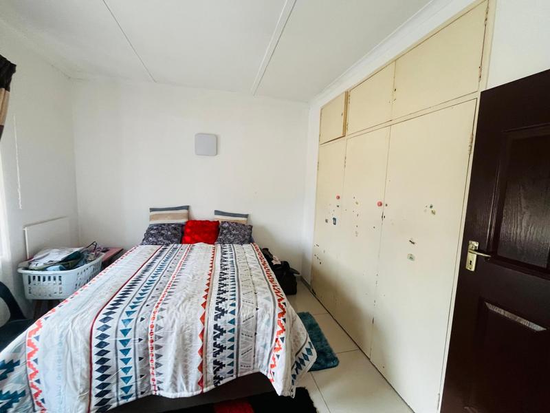 4 Bedroom Property for Sale in Mondeor Gauteng