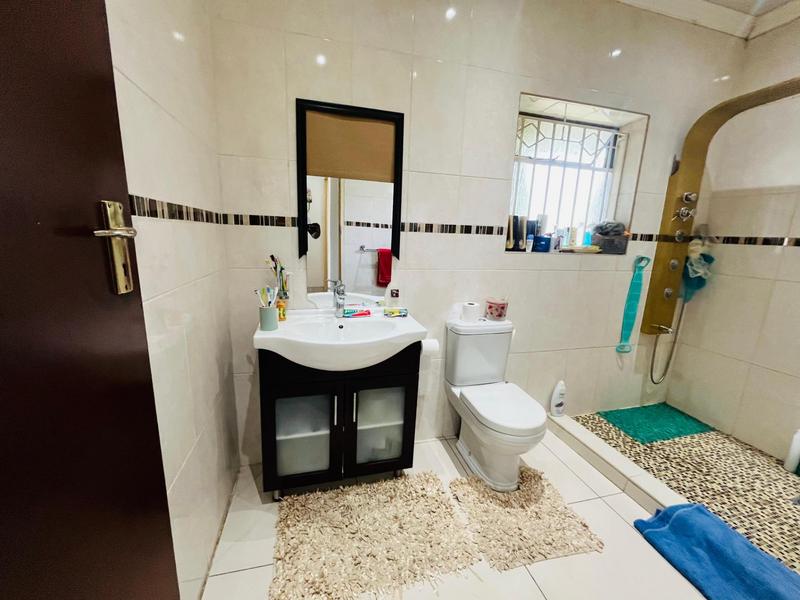 4 Bedroom Property for Sale in Mondeor Gauteng