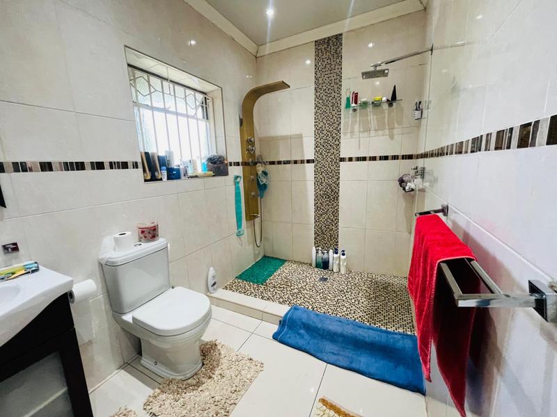 4 Bedroom Property for Sale in Mondeor Gauteng
