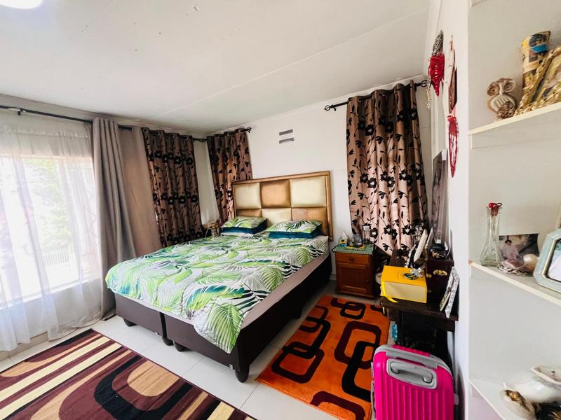 4 Bedroom Property for Sale in Mondeor Gauteng