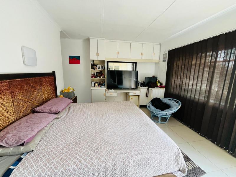 4 Bedroom Property for Sale in Mondeor Gauteng