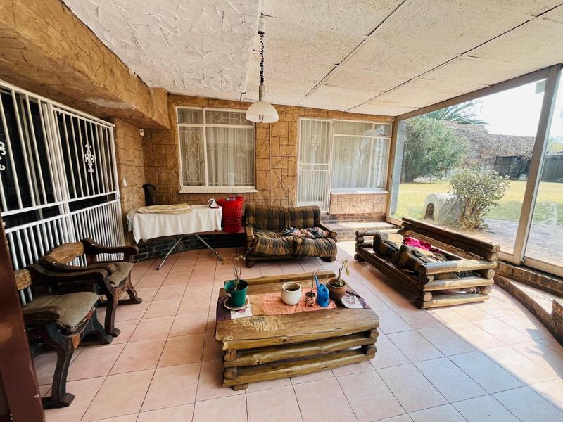 4 Bedroom Property for Sale in Mondeor Gauteng