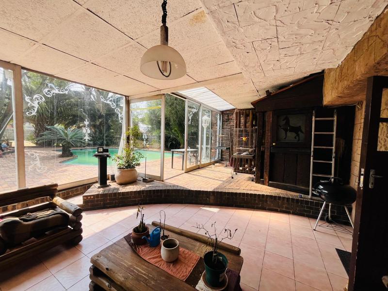 4 Bedroom Property for Sale in Mondeor Gauteng
