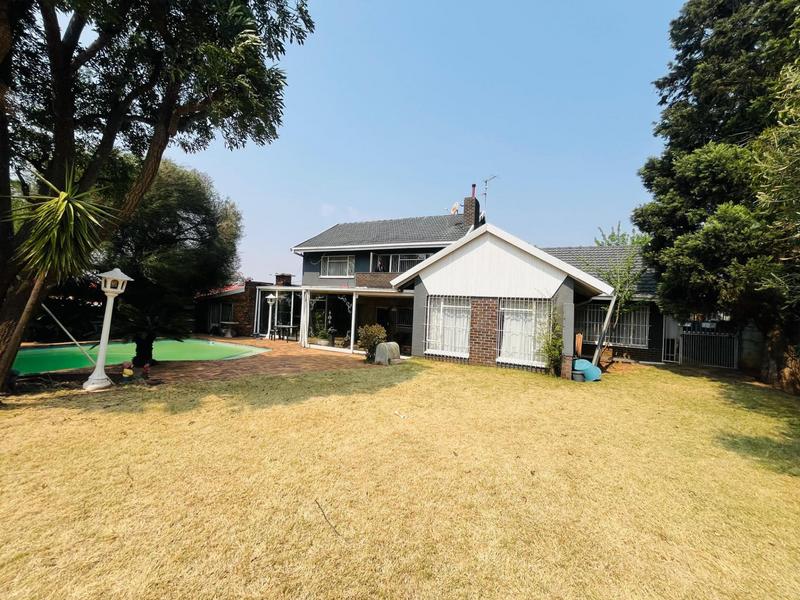 4 Bedroom Property for Sale in Mondeor Gauteng