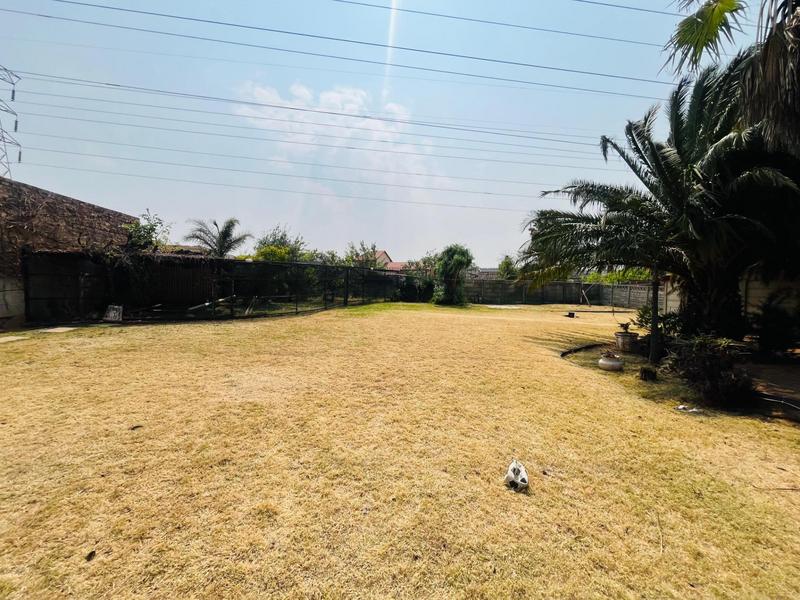 4 Bedroom Property for Sale in Mondeor Gauteng