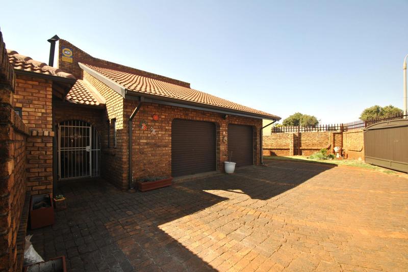 4 Bedroom Property for Sale in Dawn Park Gauteng