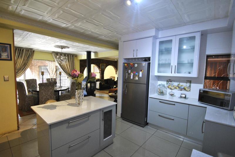 4 Bedroom Property for Sale in Dawn Park Gauteng