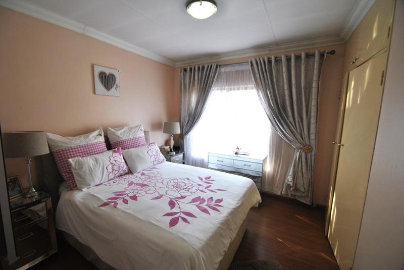 4 Bedroom Property for Sale in Dawn Park Gauteng