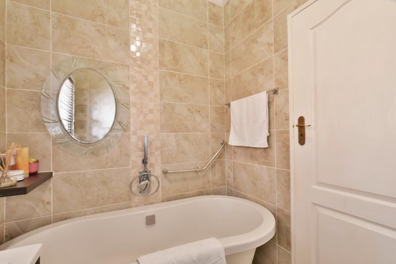4 Bedroom Property for Sale in Glenanda Gauteng