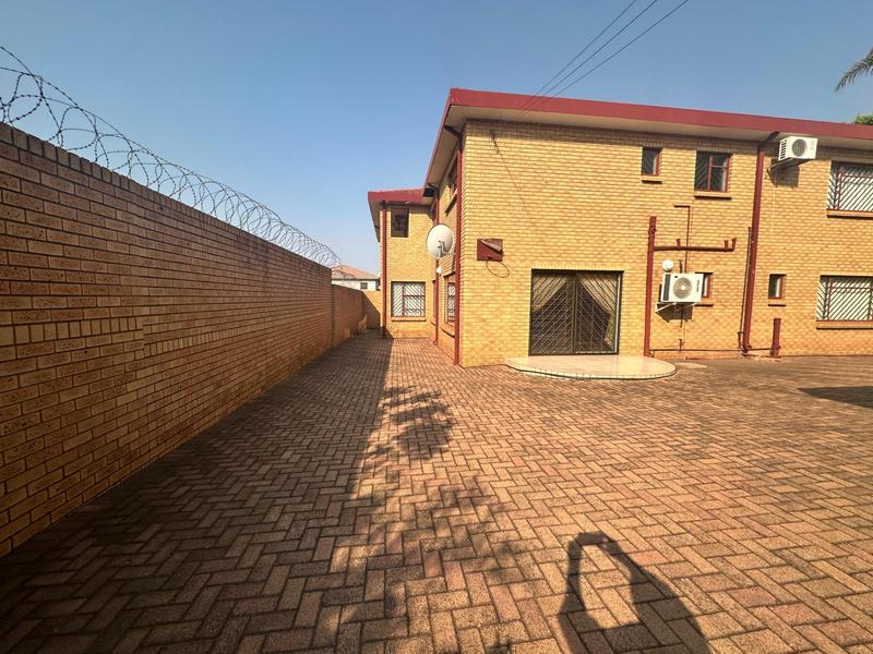 5 Bedroom Property for Sale in Laudium Gauteng