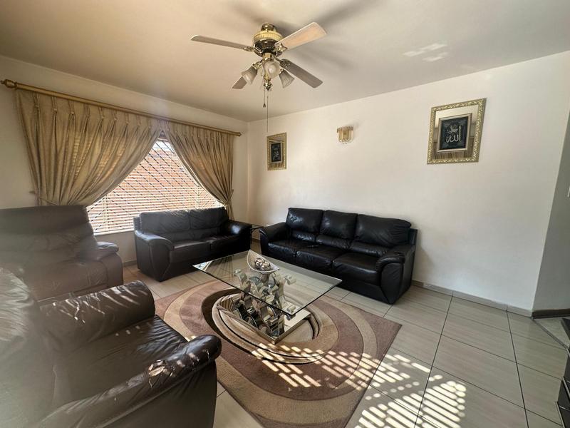 5 Bedroom Property for Sale in Laudium Gauteng