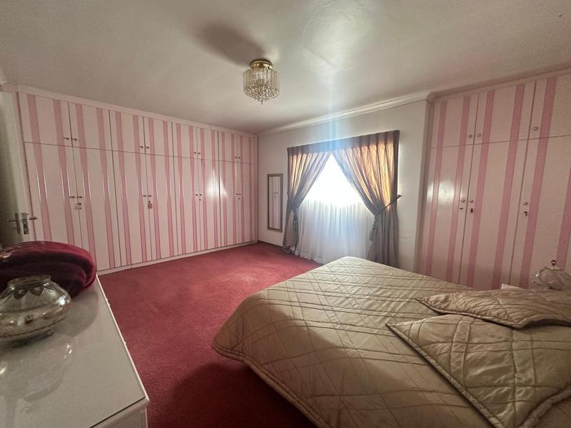 5 Bedroom Property for Sale in Laudium Gauteng