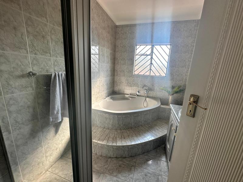 5 Bedroom Property for Sale in Laudium Gauteng
