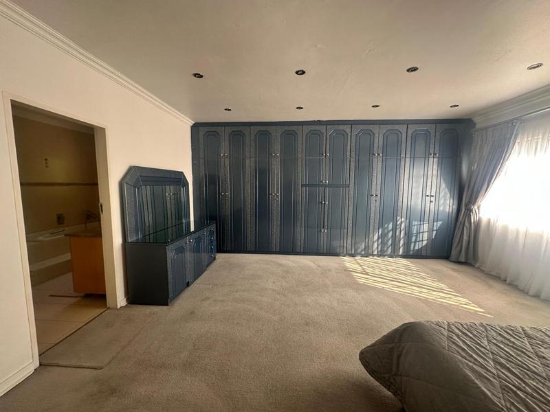 5 Bedroom Property for Sale in Laudium Gauteng