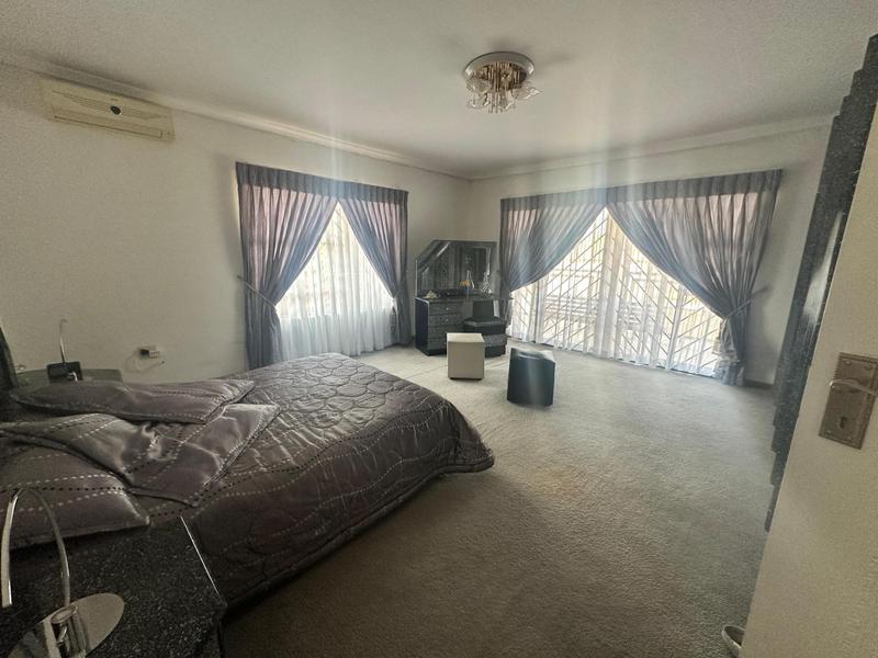 5 Bedroom Property for Sale in Laudium Gauteng