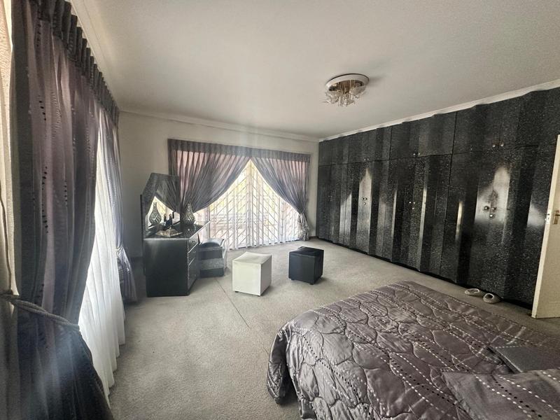 5 Bedroom Property for Sale in Laudium Gauteng