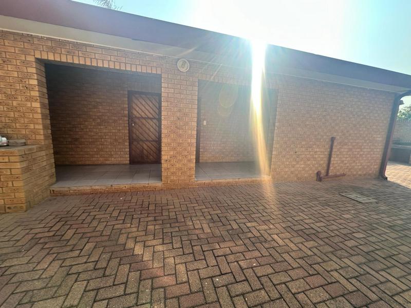 5 Bedroom Property for Sale in Laudium Gauteng