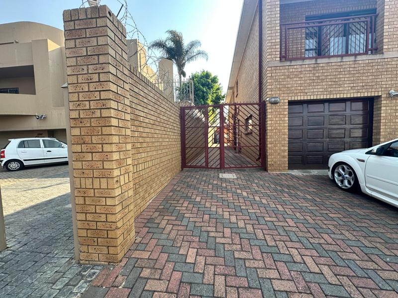 5 Bedroom Property for Sale in Laudium Gauteng