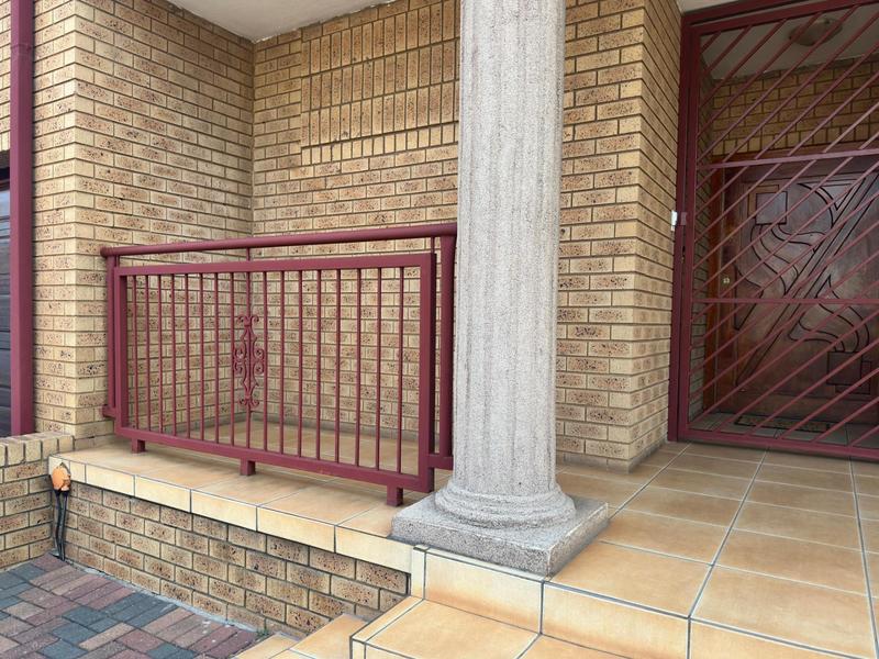 5 Bedroom Property for Sale in Laudium Gauteng