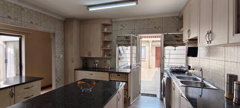 3 Bedroom Property for Sale in Lakefield Gauteng