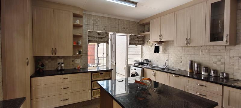 3 Bedroom Property for Sale in Lakefield Gauteng
