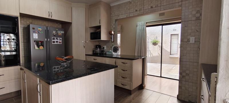 3 Bedroom Property for Sale in Lakefield Gauteng