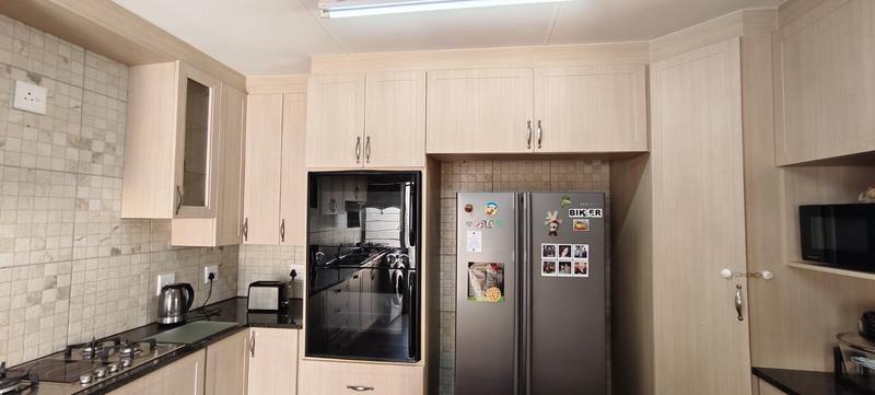 3 Bedroom Property for Sale in Lakefield Gauteng