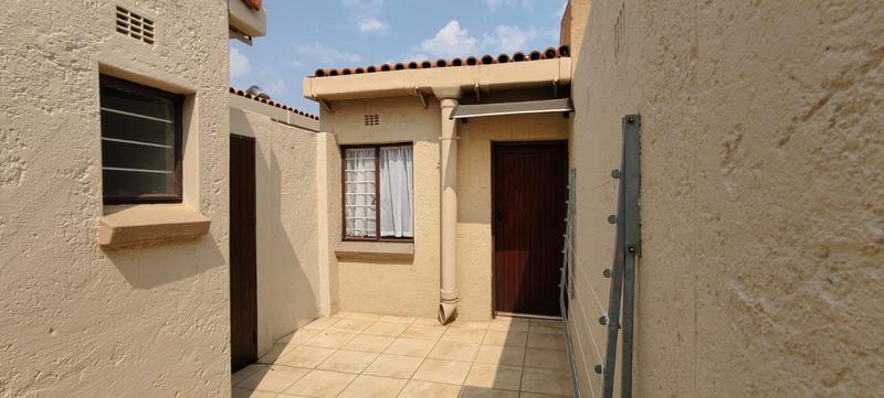 3 Bedroom Property for Sale in Lakefield Gauteng