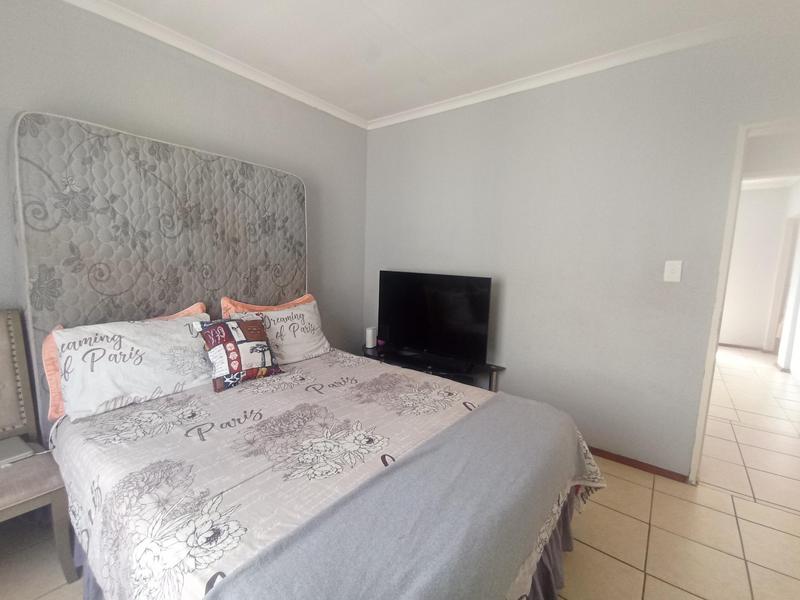 2 Bedroom Property for Sale in Ruimsig Gauteng
