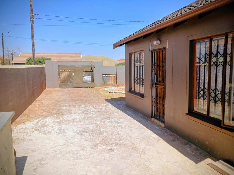 2 Bedroom Property for Sale in Protea Glen Gauteng