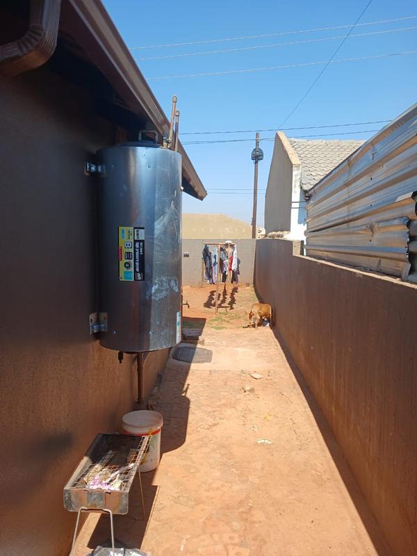 2 Bedroom Property for Sale in Protea Glen Gauteng
