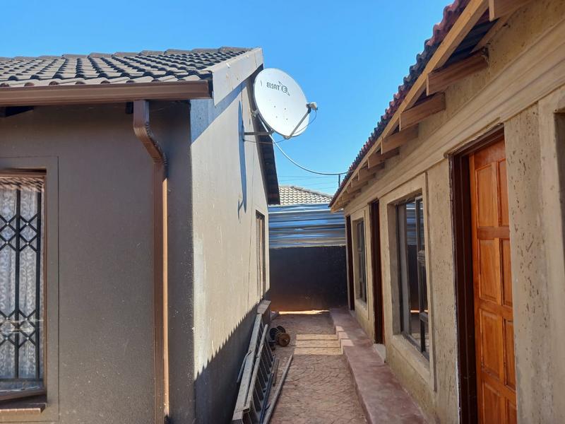 2 Bedroom Property for Sale in Protea Glen Gauteng