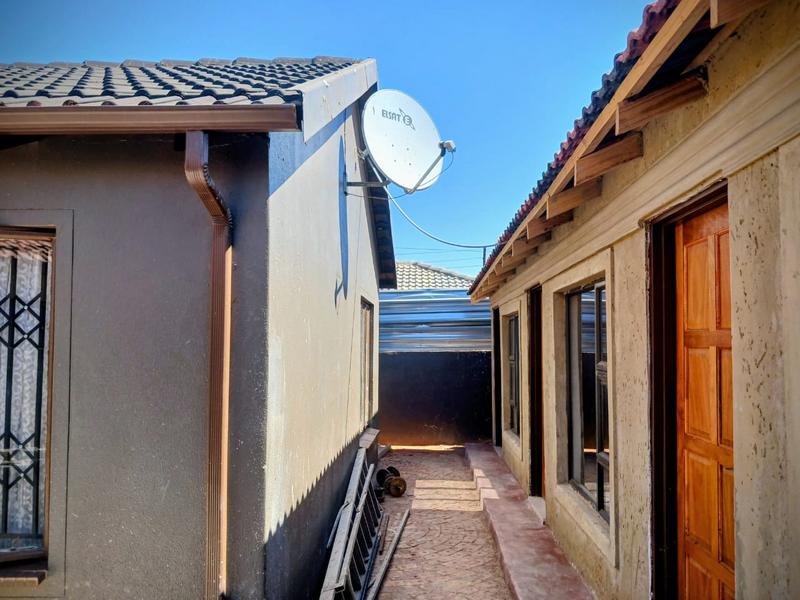2 Bedroom Property for Sale in Protea Glen Gauteng