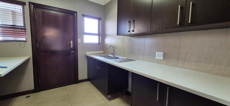 To Let 4 Bedroom Property for Rent in Midstream Hill Gauteng