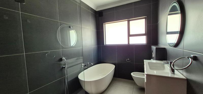 To Let 4 Bedroom Property for Rent in Midstream Hill Gauteng