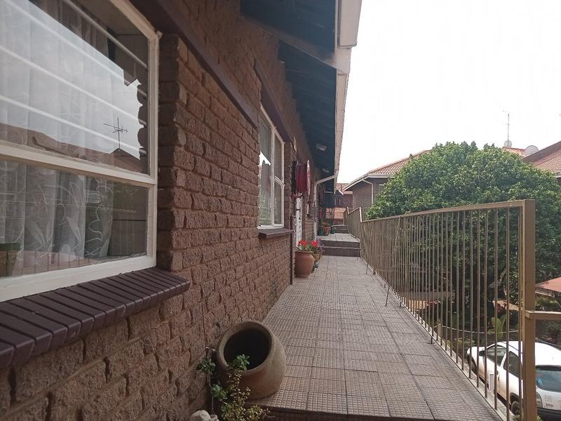 2 Bedroom Property for Sale in Greenhills Gauteng