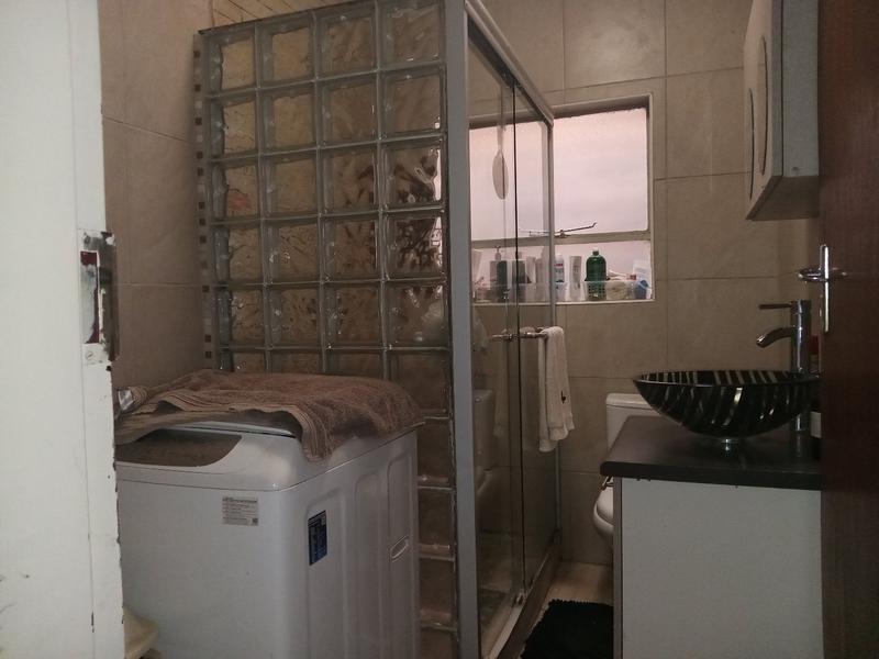 2 Bedroom Property for Sale in Greenhills Gauteng