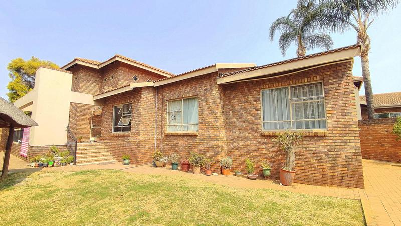 3 Bedroom Property for Sale in Amberfield Crest Estate Gauteng